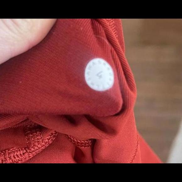 Red lululemon wunder under size 4 - Picture 2 of 3
